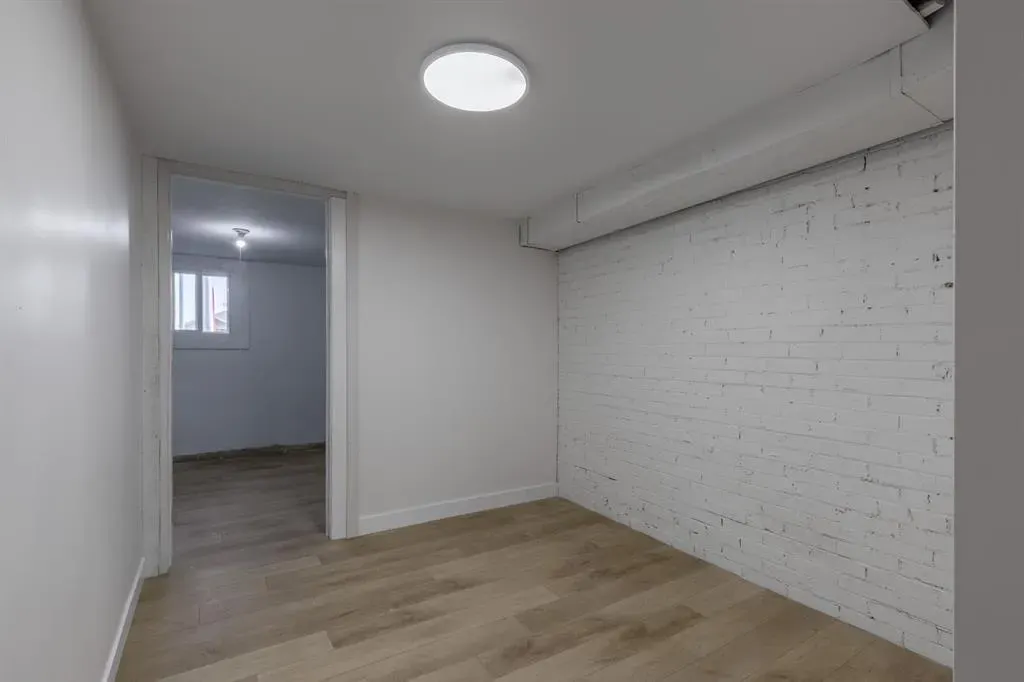 257 2 Street W