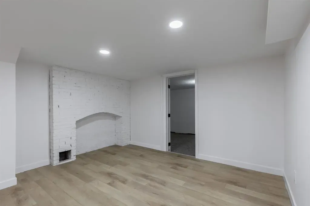 257 2 Street W