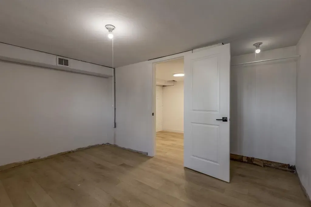 257 2 Street W