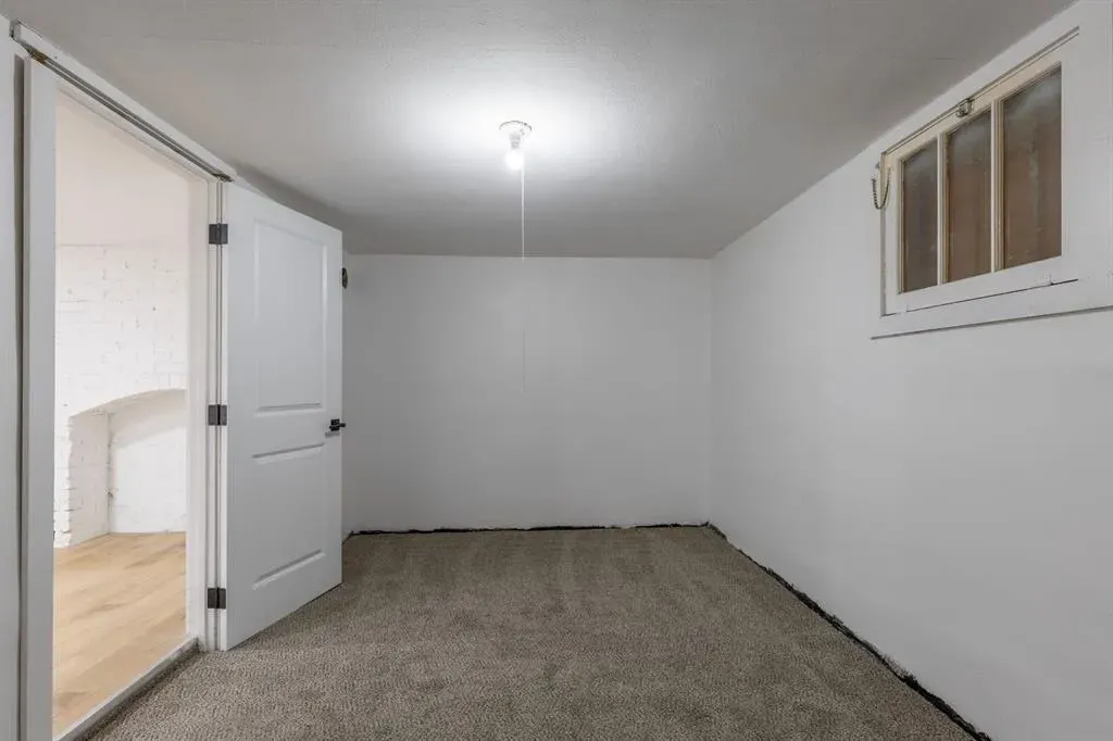 257 2 Street W