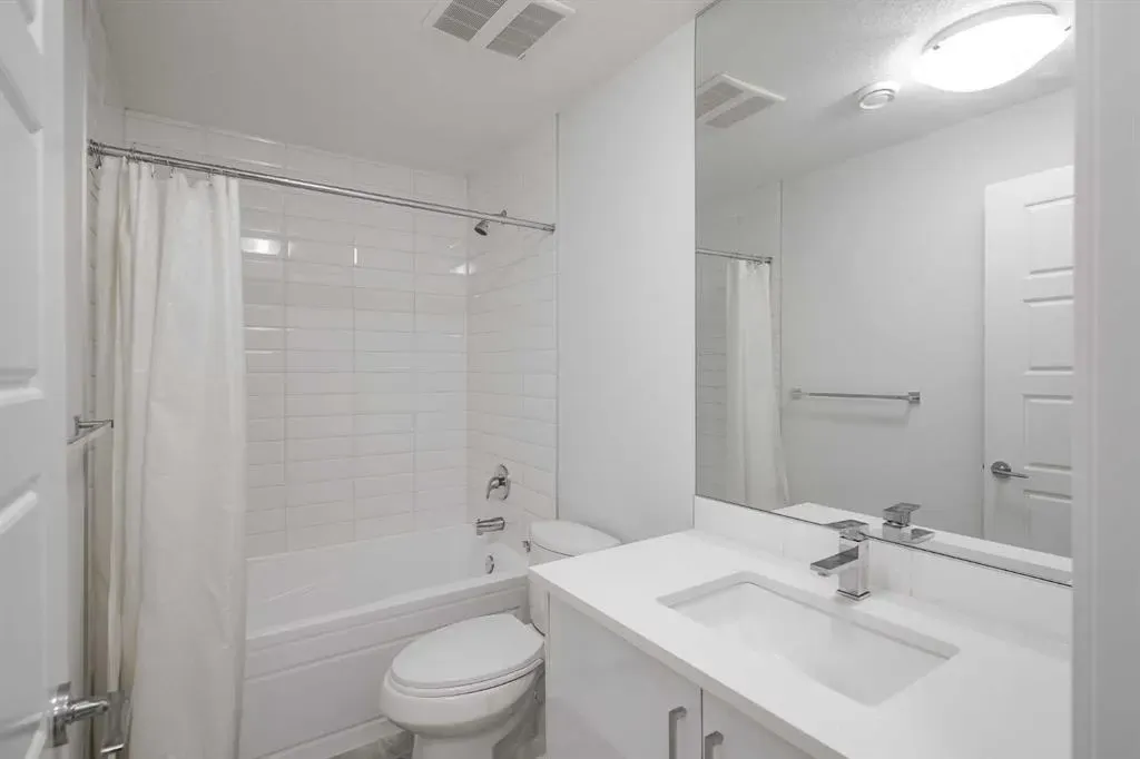 136 22 Avenue NE, #2