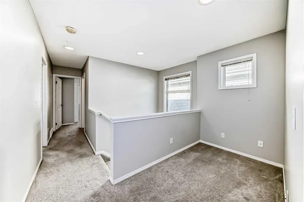 215 Harvest Gold Place NE