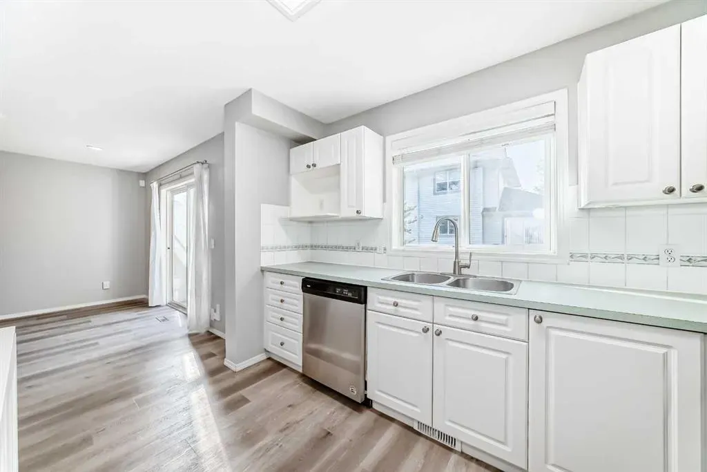 215 Harvest Gold Place NE