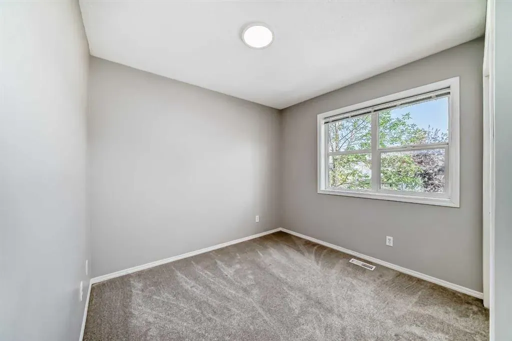 215 Harvest Gold Place NE
