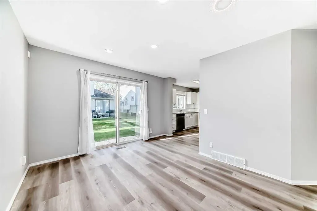 215 Harvest Gold Place NE