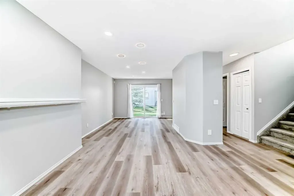 215 Harvest Gold Place NE