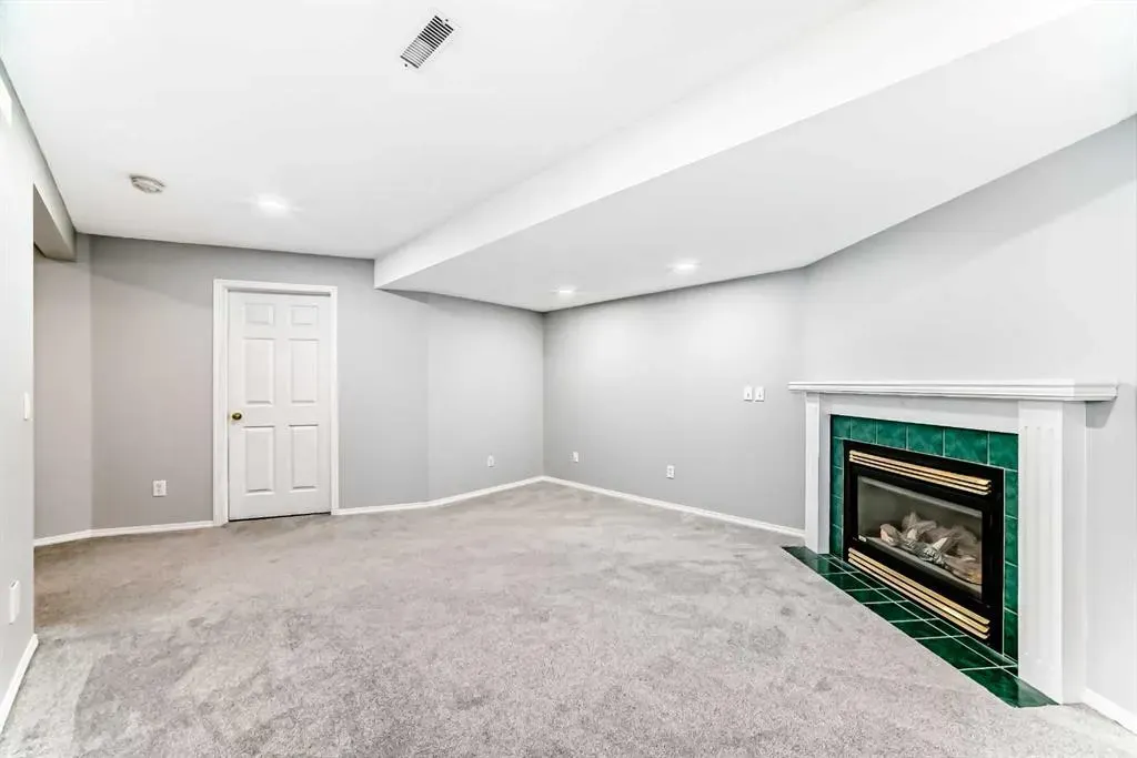 215 Harvest Gold Place NE