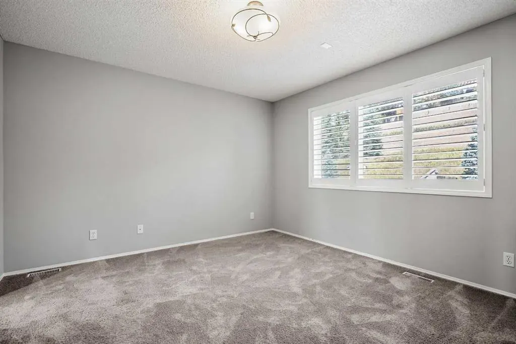 7826 Springbank Way SW