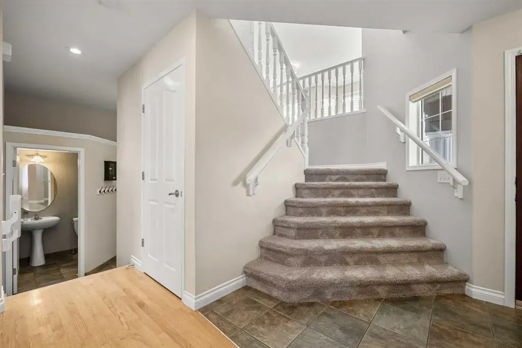 7826 Springbank Way SW
