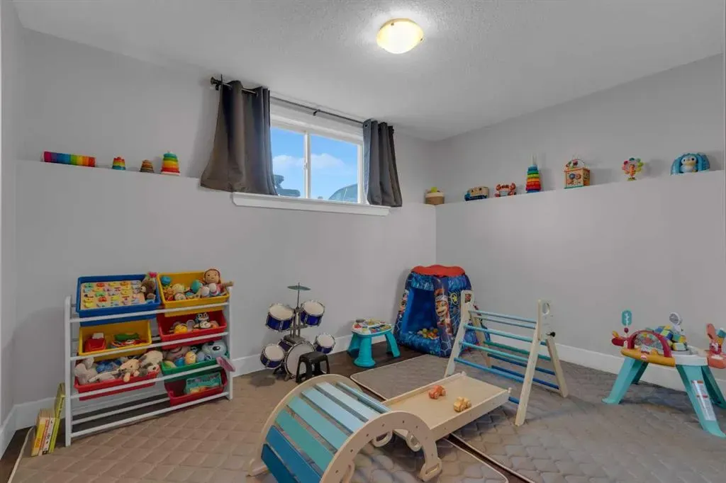 212 3 Street N