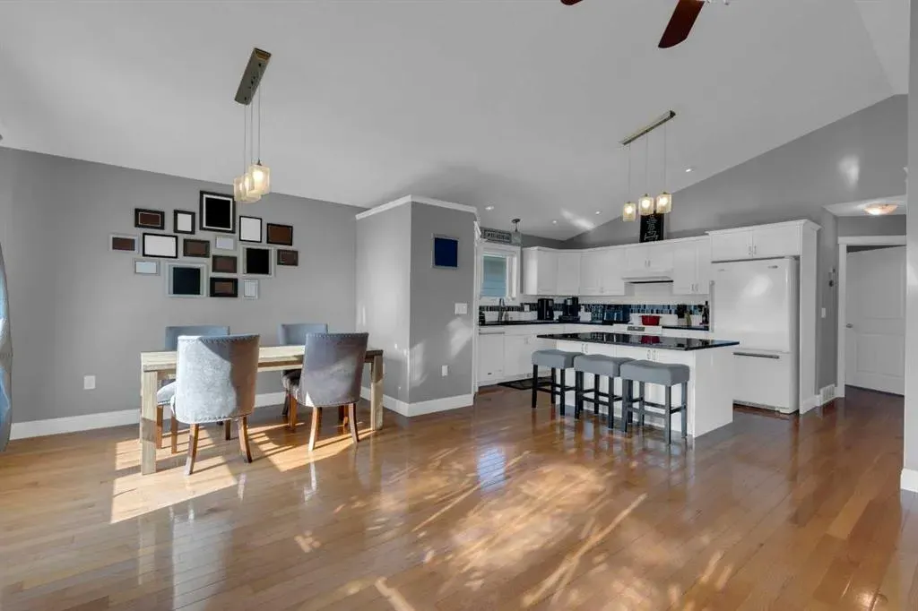 212 3 Street N