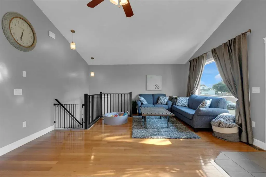 212 3 Street N