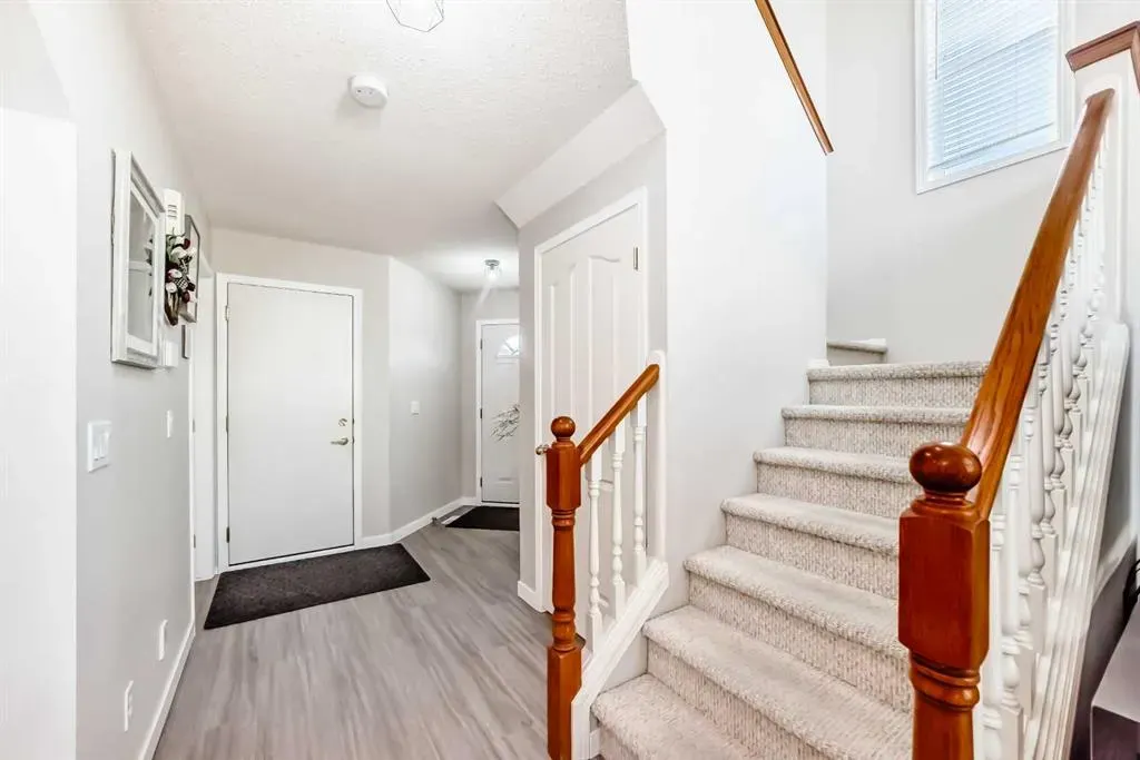 202 Bridlewood Court SW