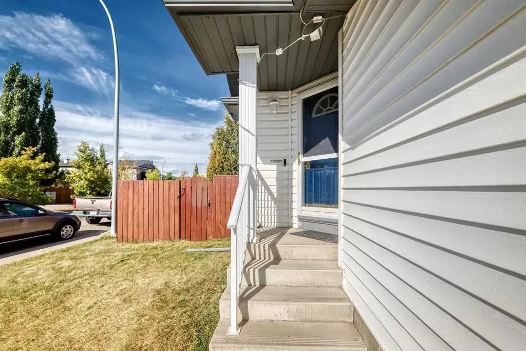 202 Bridlewood Court SW