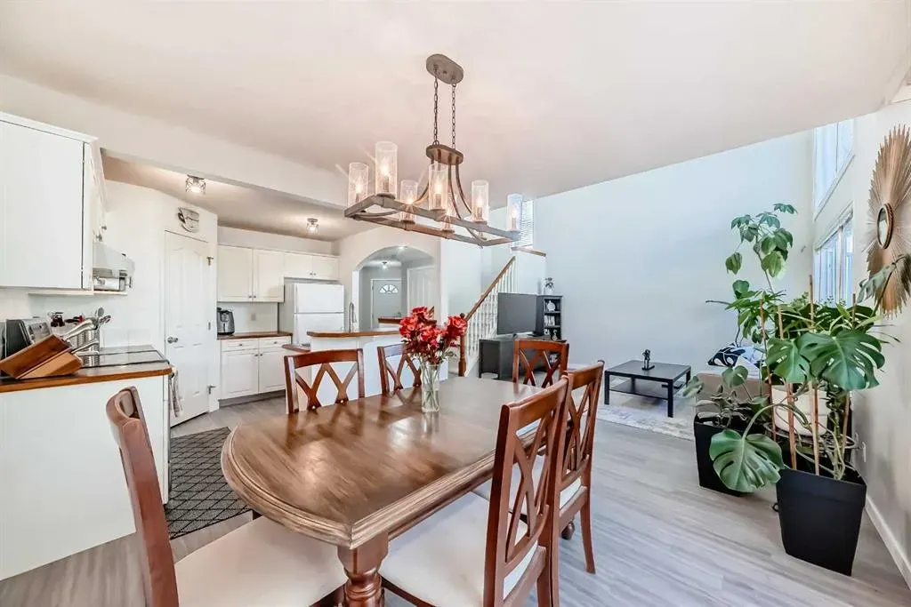 202 Bridlewood Court SW