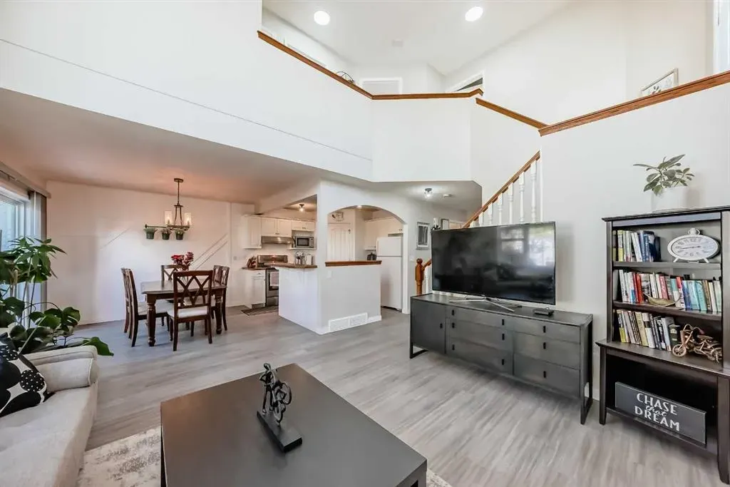 202 Bridlewood Court SW