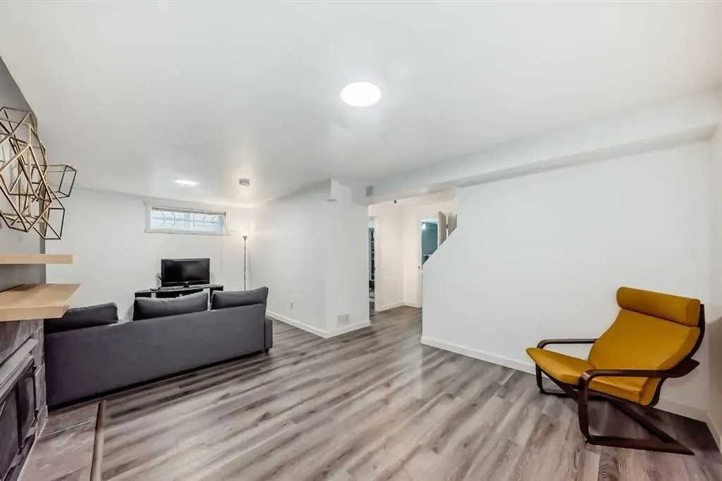 202 Bridlewood Court SW