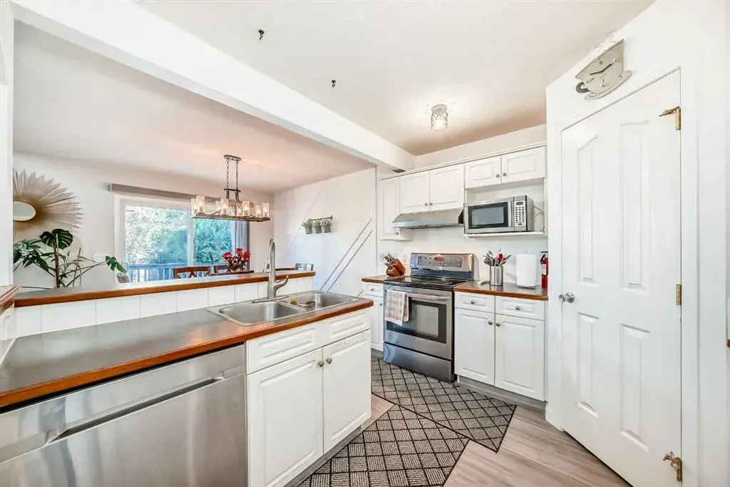202 Bridlewood Court SW
