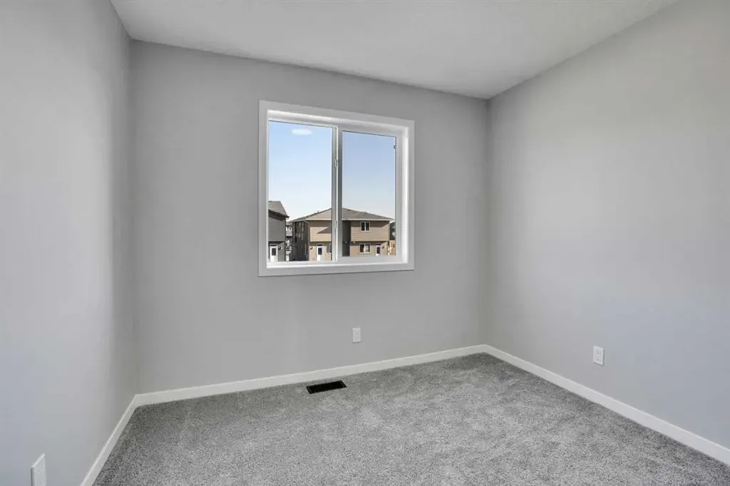 74 Corner Glen Grove NE