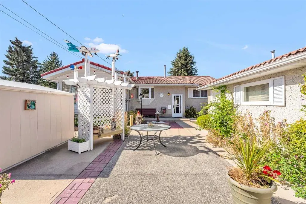 1012 Mackid Road NE