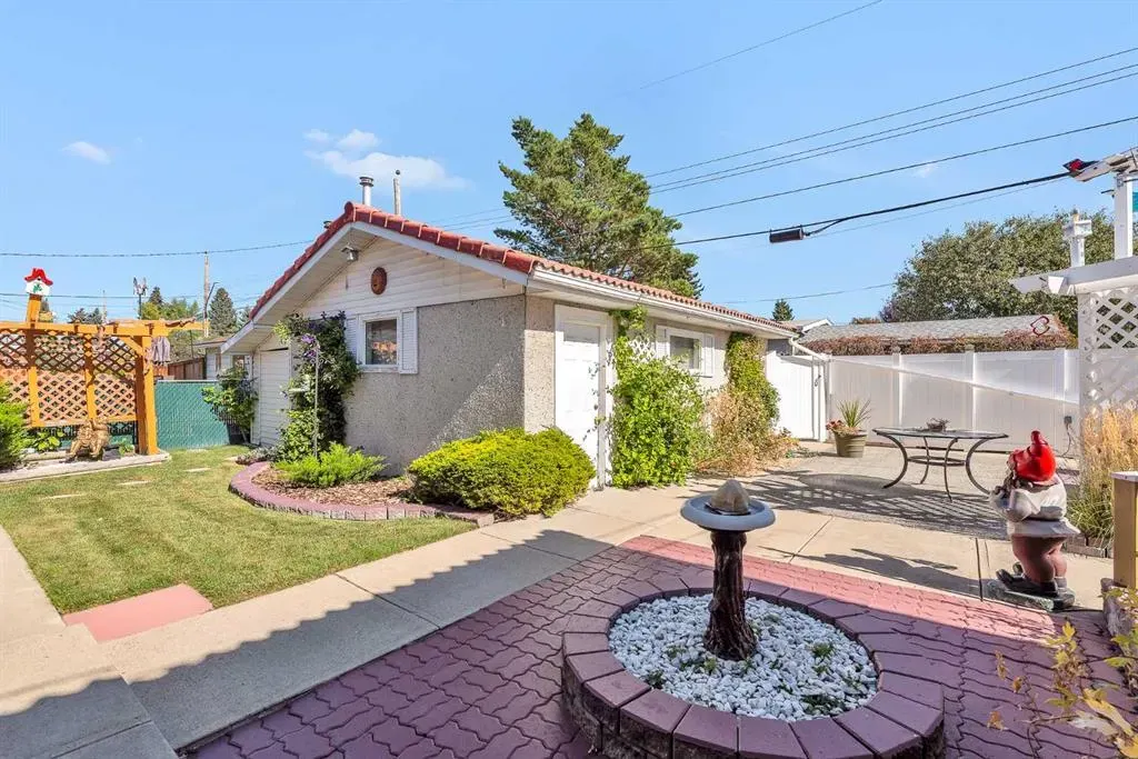 1012 Mackid Road NE