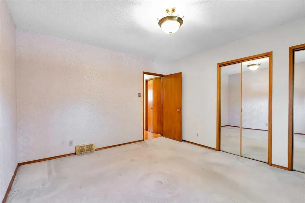 1012 Mackid Road NE