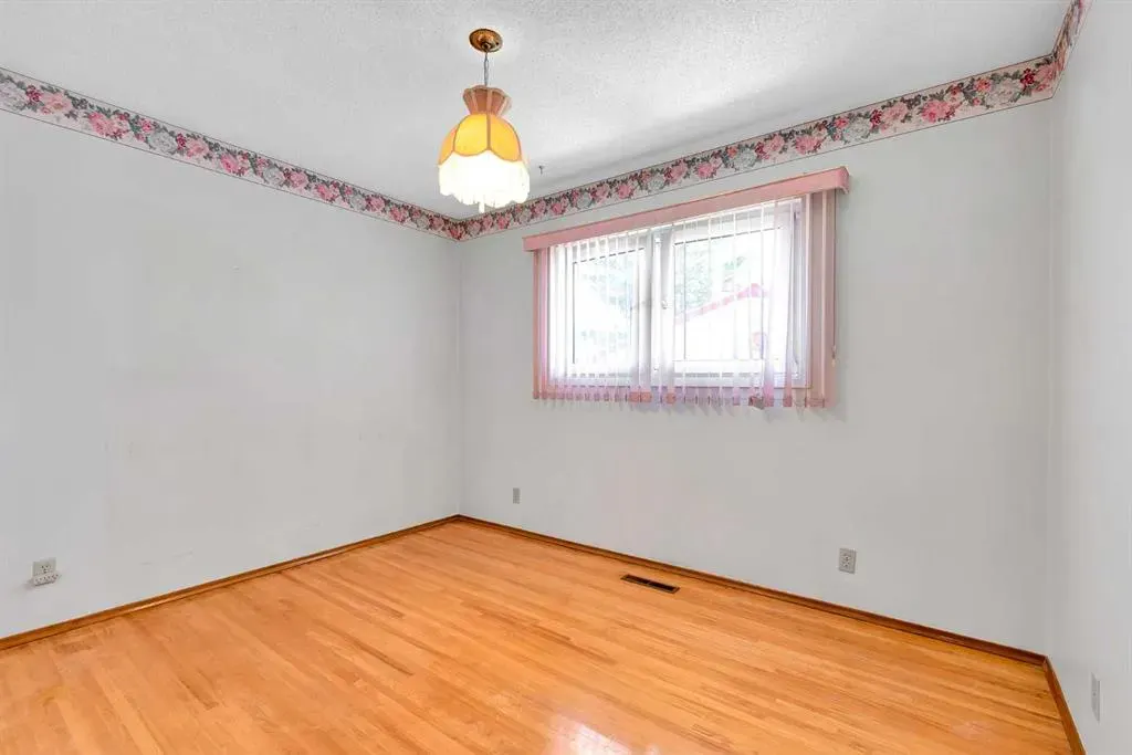 1012 Mackid Road NE
