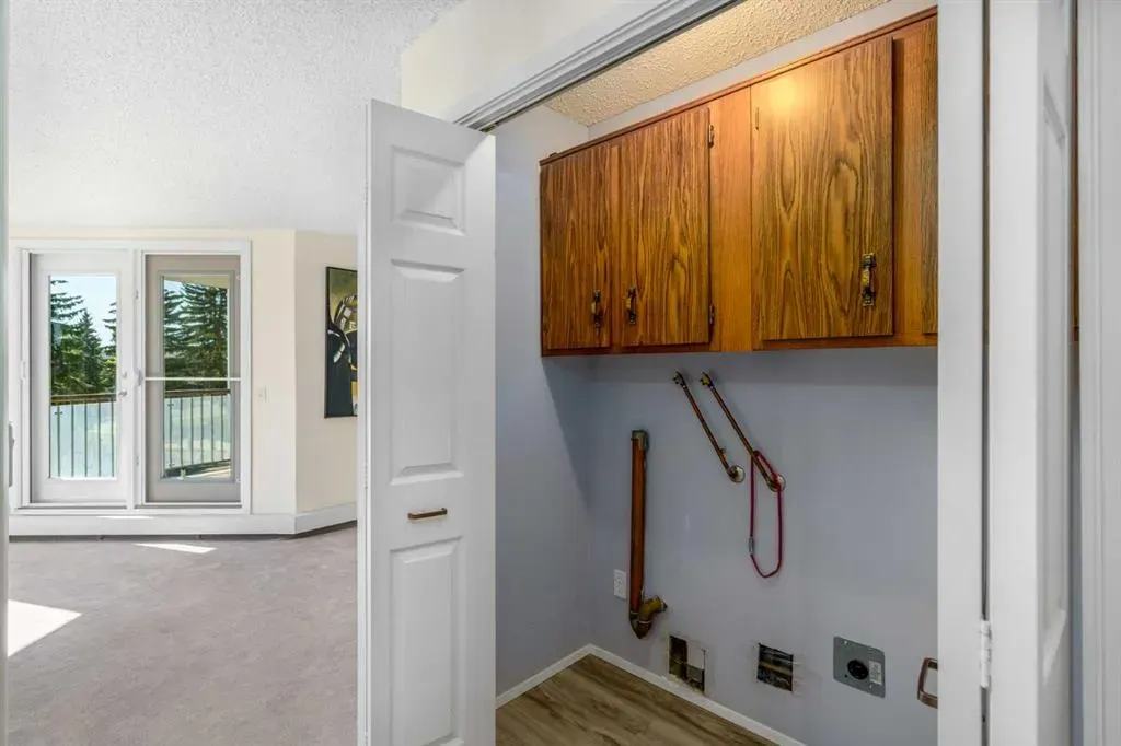 20 Coachway Road SW, #221