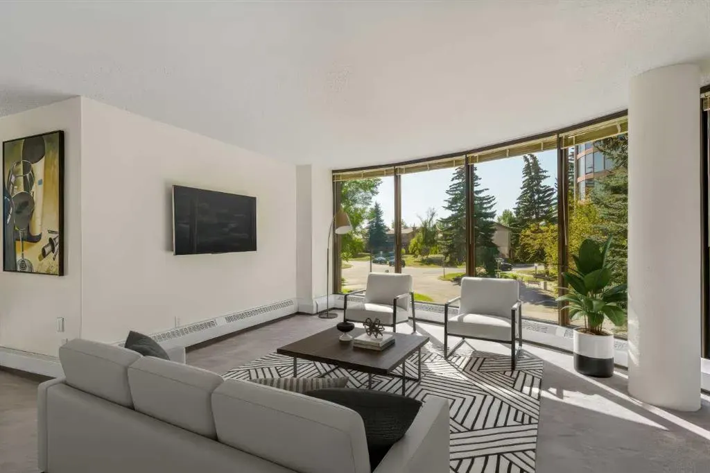 20 Coachway Road SW, #221