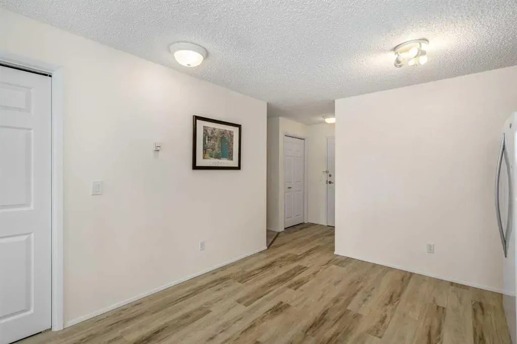 20 Coachway Road SW, #221