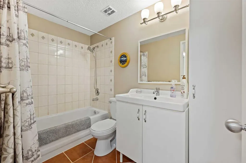 2300 Oakmoor Drive SW, #95