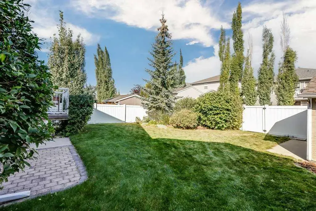 201 Thornleigh Close SE