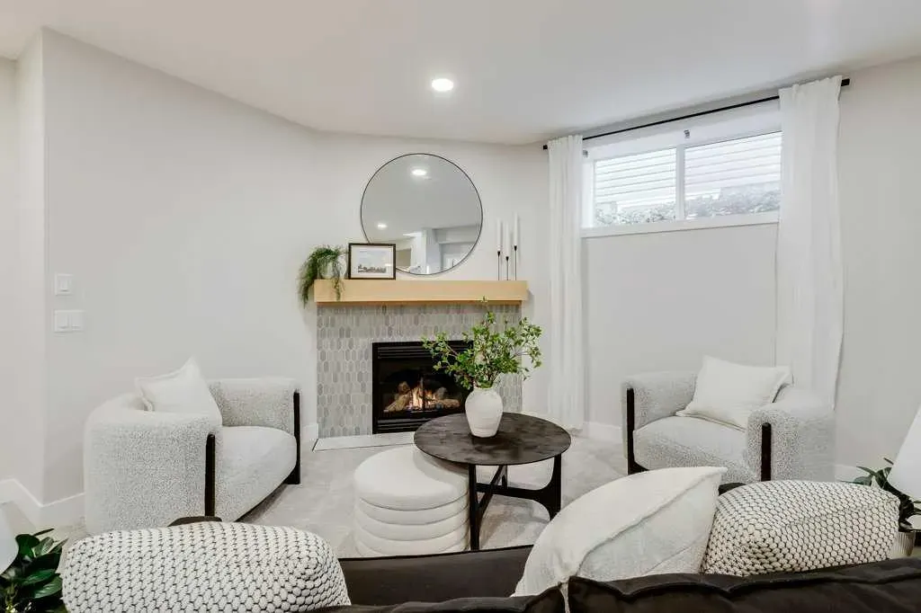 201 Thornleigh Close SE