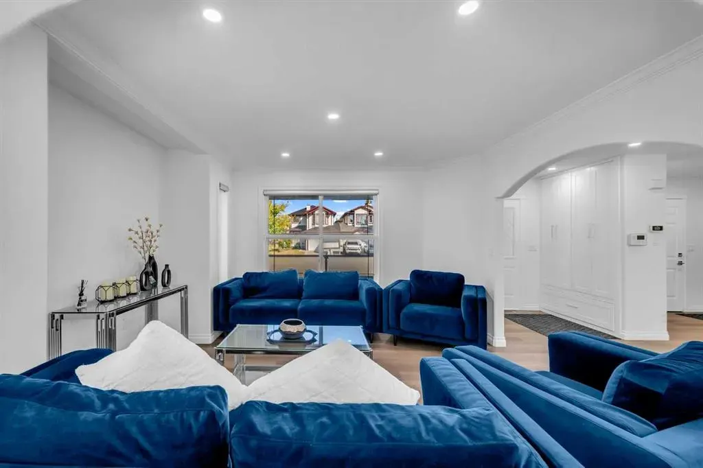 80 Canoe Square SW