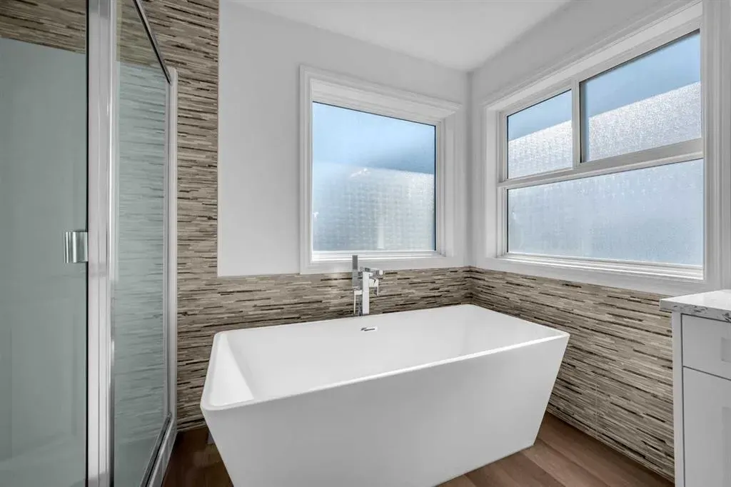 80 Canoe Square SW