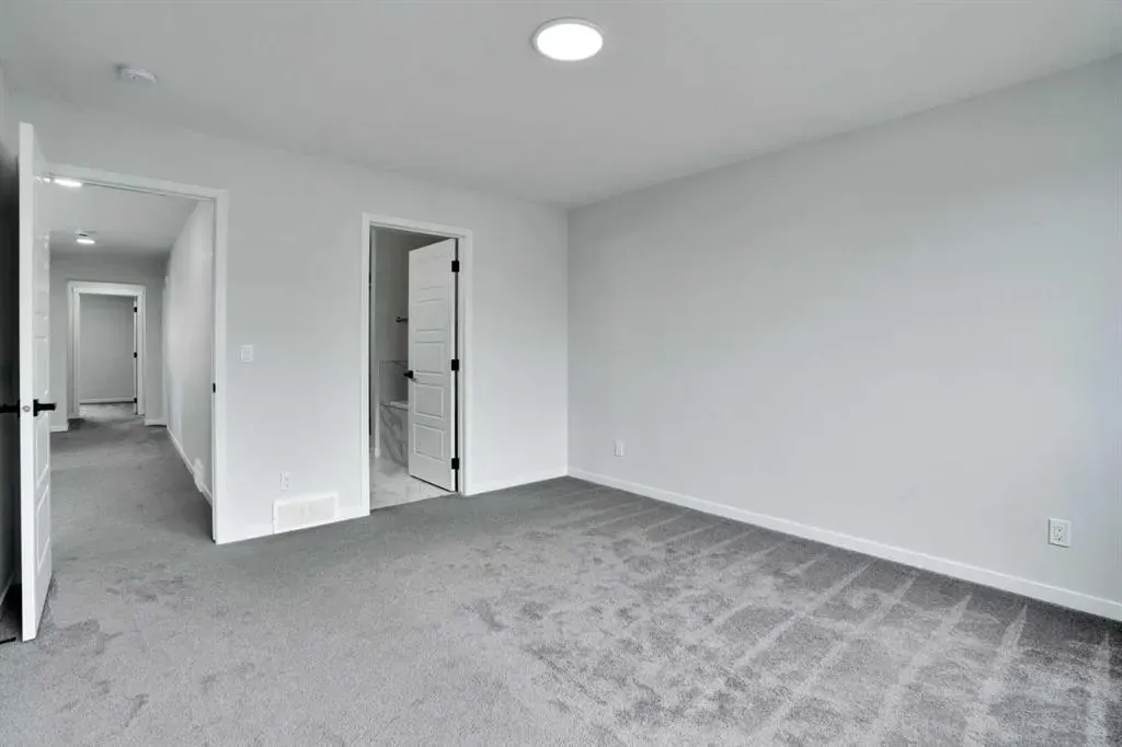 8 Corner Glen Row NE