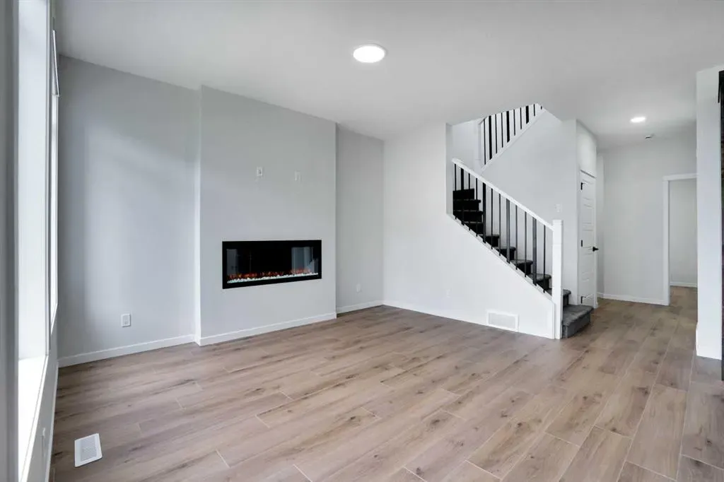 8 Corner Glen Row NE
