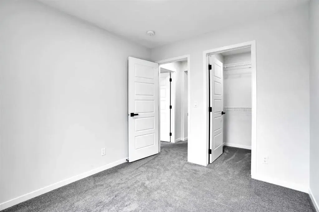 8 Corner Glen Row NE