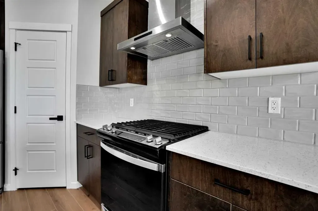8 Corner Glen Row NE