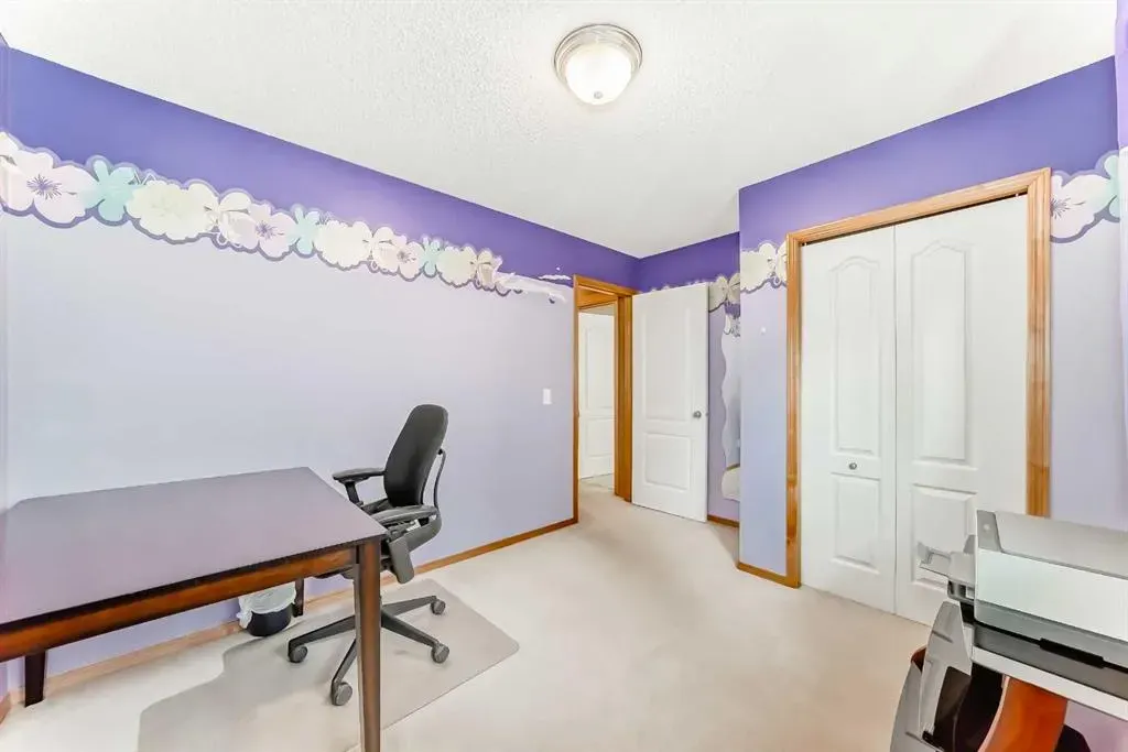 176 Cranwell Crescent SE