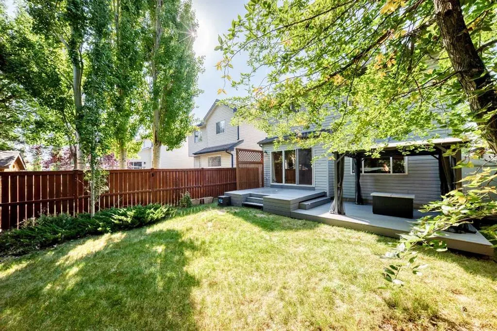 176 Cranwell Crescent SE