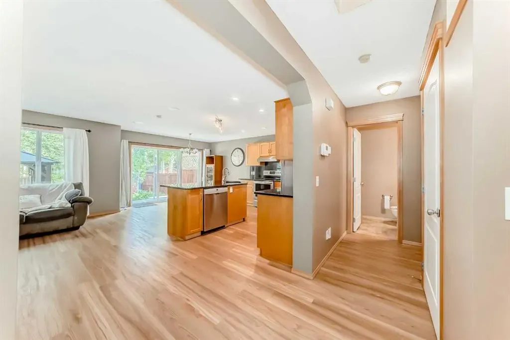 176 Cranwell Crescent SE