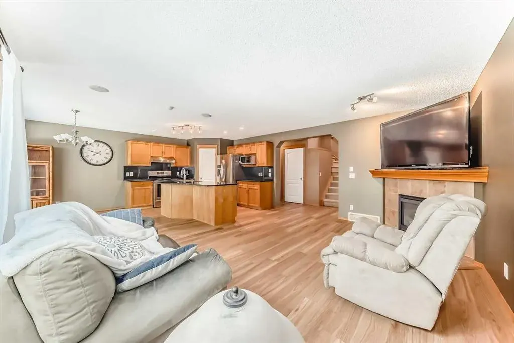 176 Cranwell Crescent SE