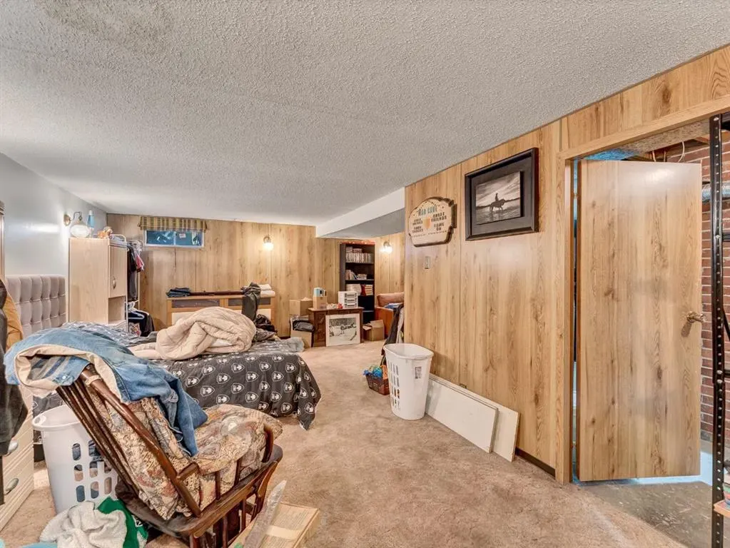 111 10 Street SW