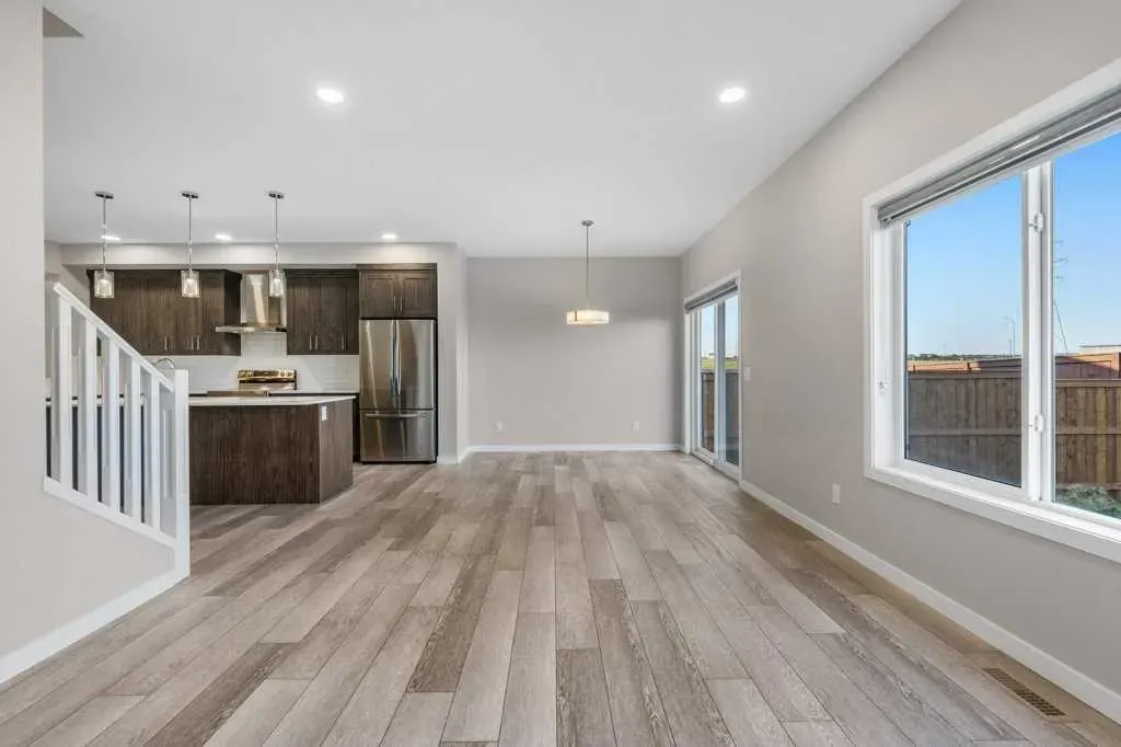 166 Carringsby Way NW