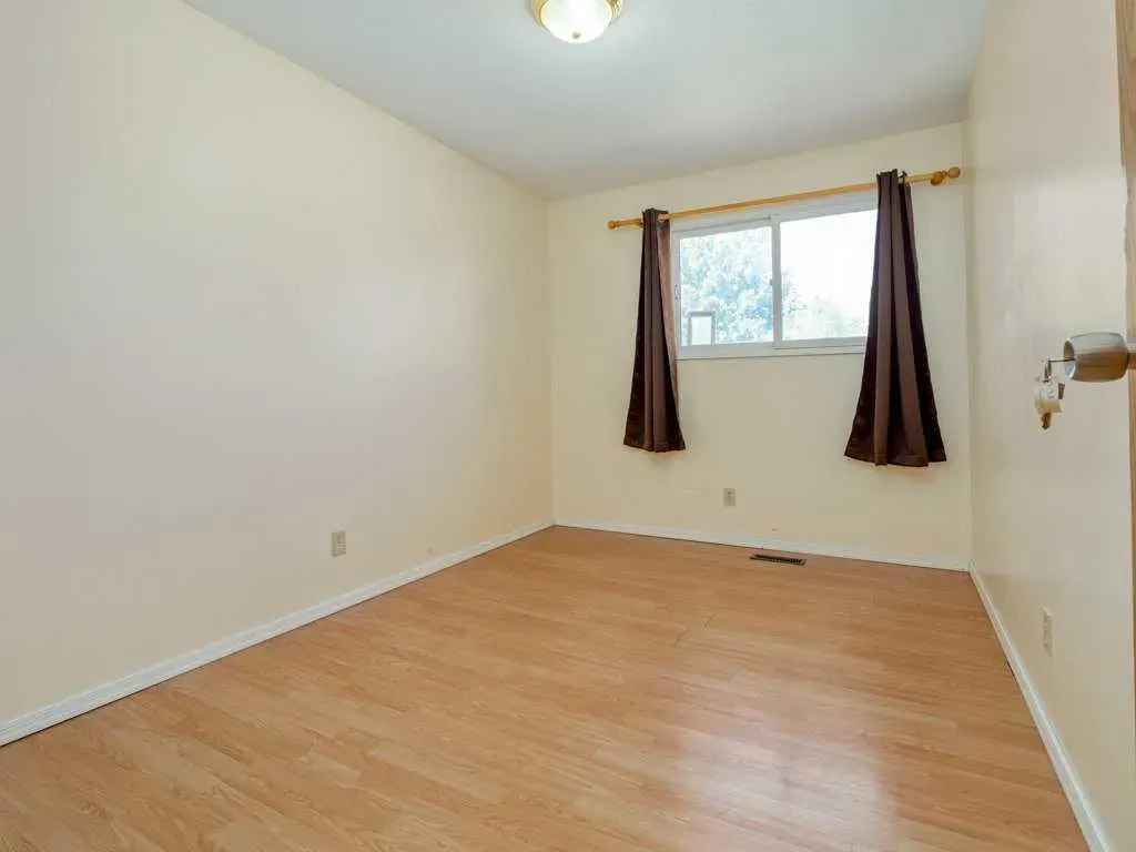 43 Ryerson Road W
