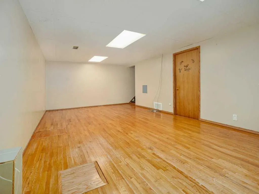 43 Ryerson Road W