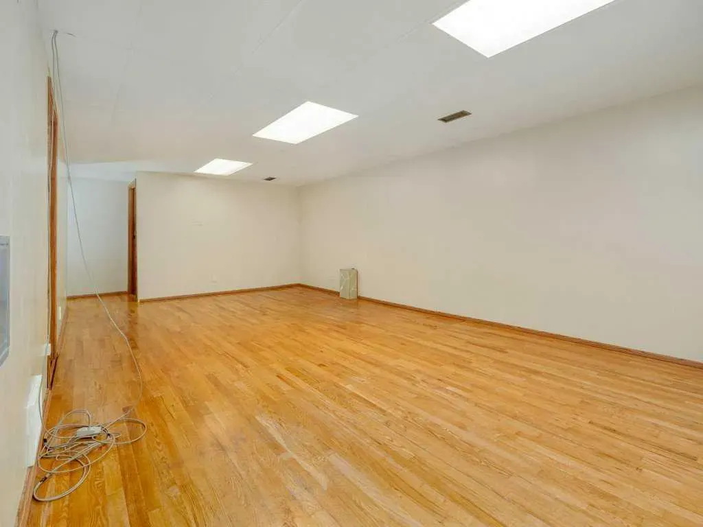 43 Ryerson Road W