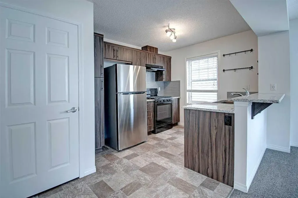 221 Hillcrest Gardens SW