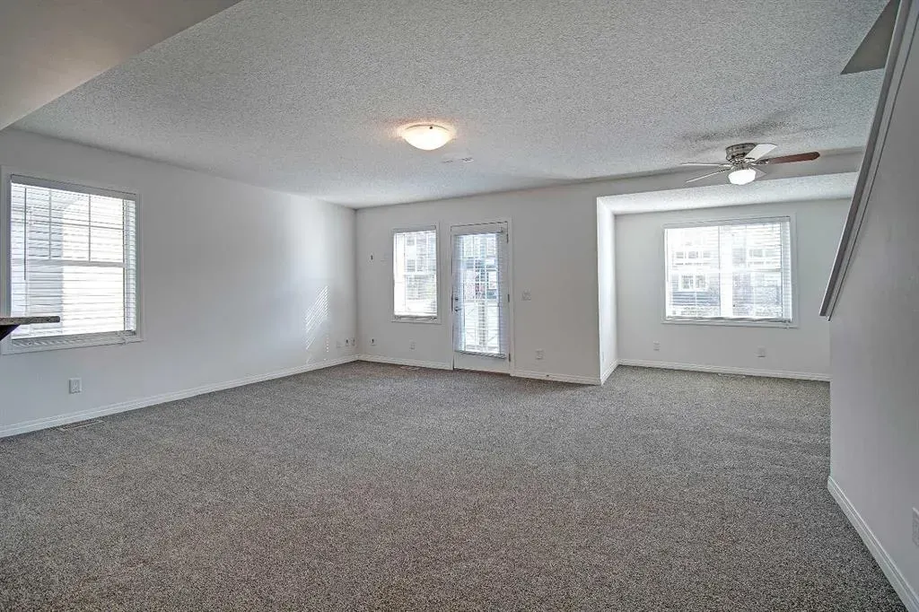 221 Hillcrest Gardens SW